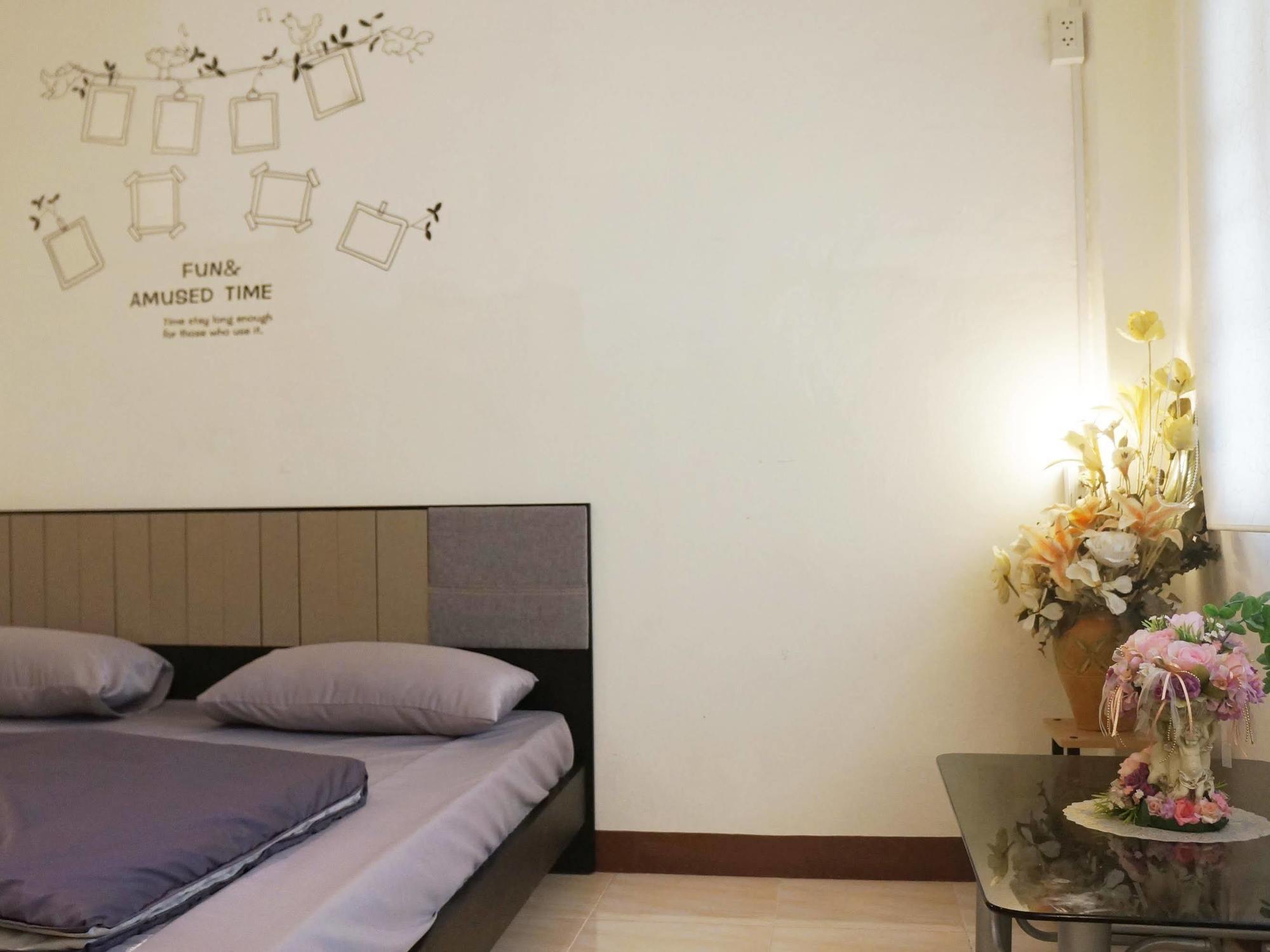 Wake Up Hostel Bangkok Exterior photo